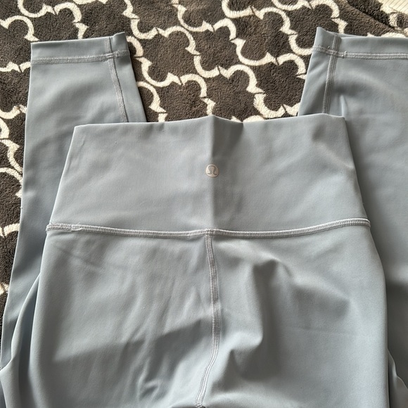 size 2 lulu wonder train leggings 25’ - Picture 2 of 2